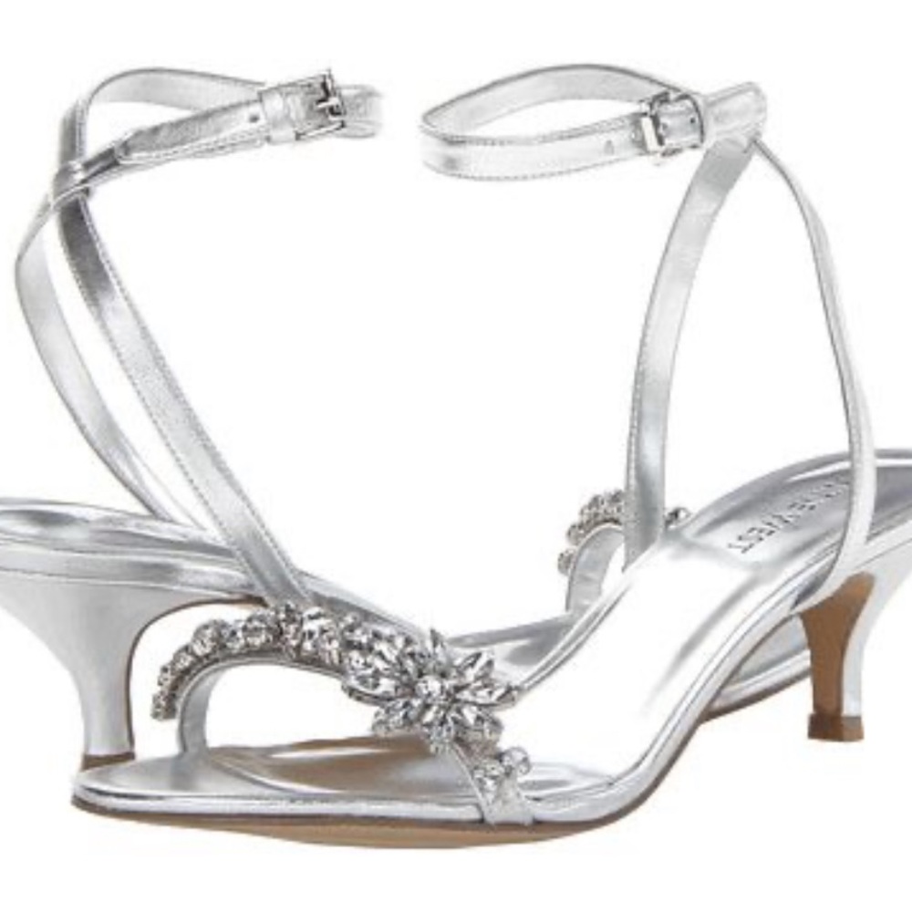Nine West Off Course Silver Crystal flower dress shoes 7.5